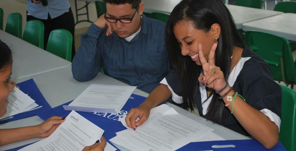 Entrega de becas Centro ¡Supérate! Fundación Jupá